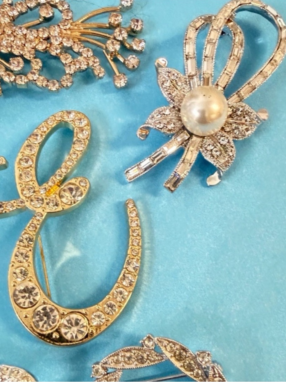 Brooch bundle of 7️⃣ rhinestone bling pins/brooches including one signed Napier - Picture 8 of 8